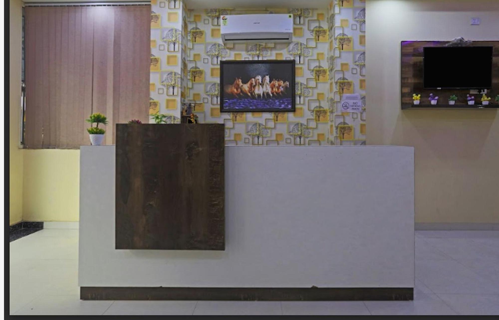 Hotel O Urban Wings Нью-Дели Экстерьер фото