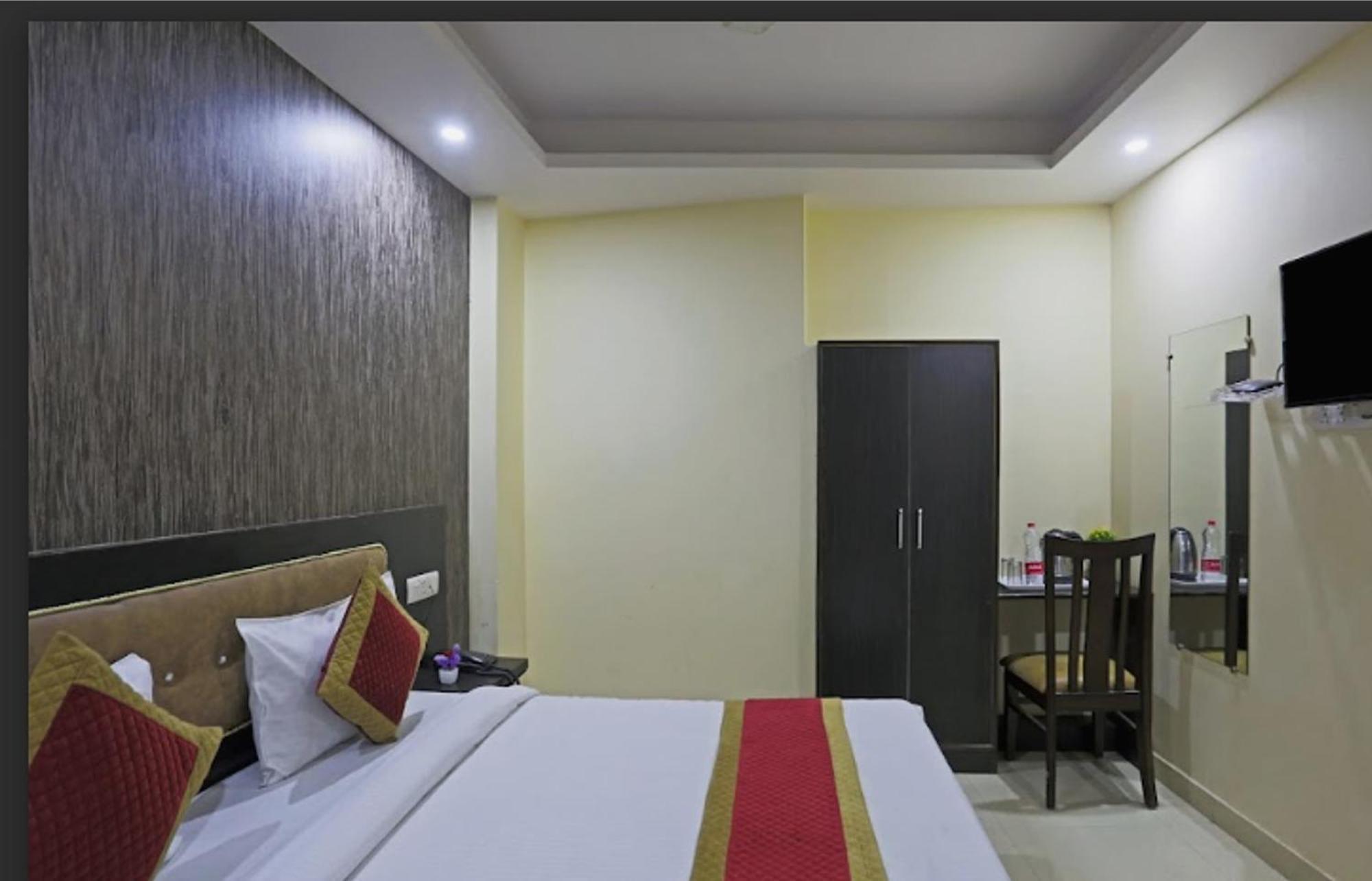 Hotel O Urban Wings Нью-Дели Экстерьер фото