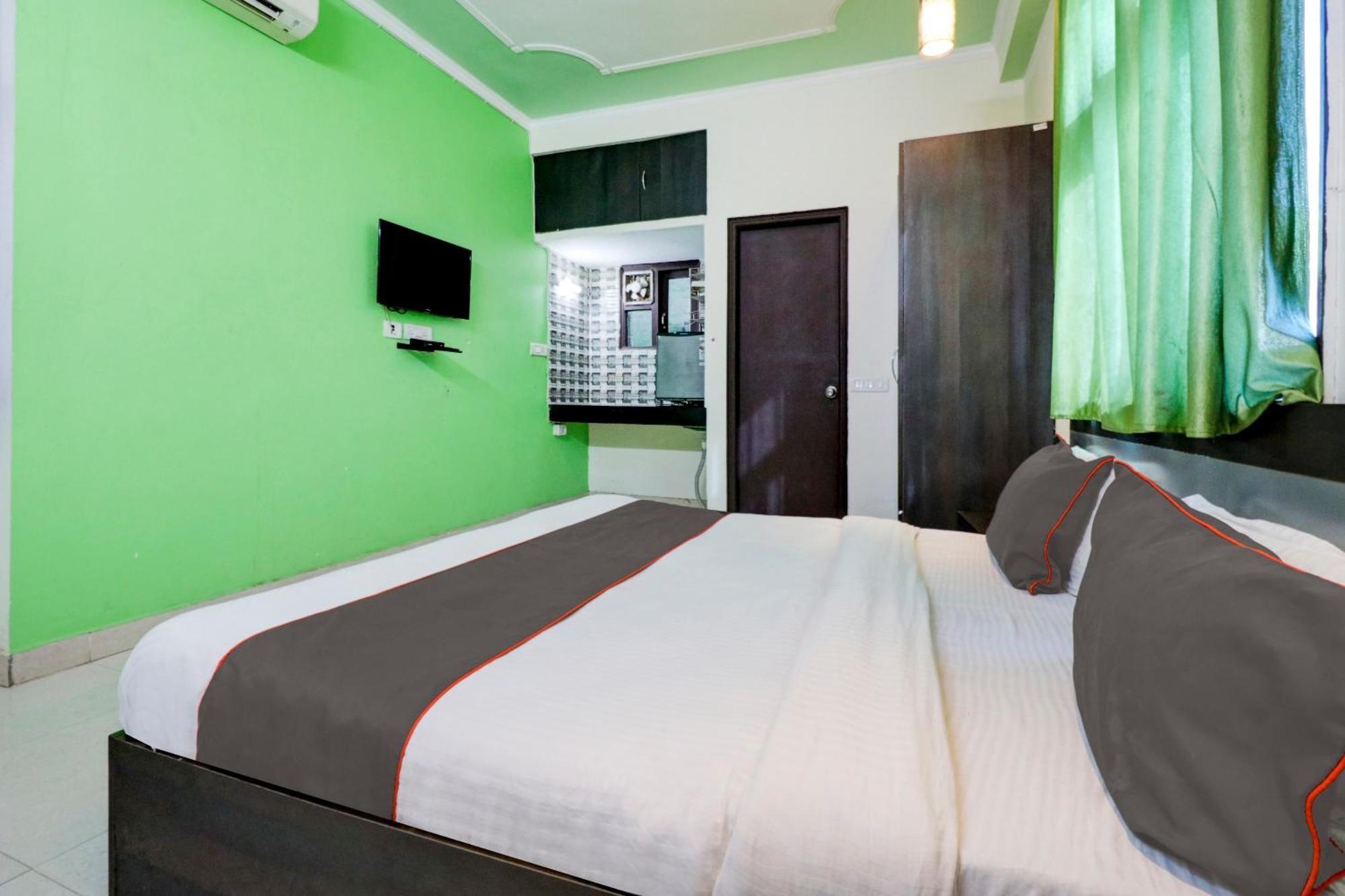 Hotel O Urban Wings Нью-Дели Экстерьер фото