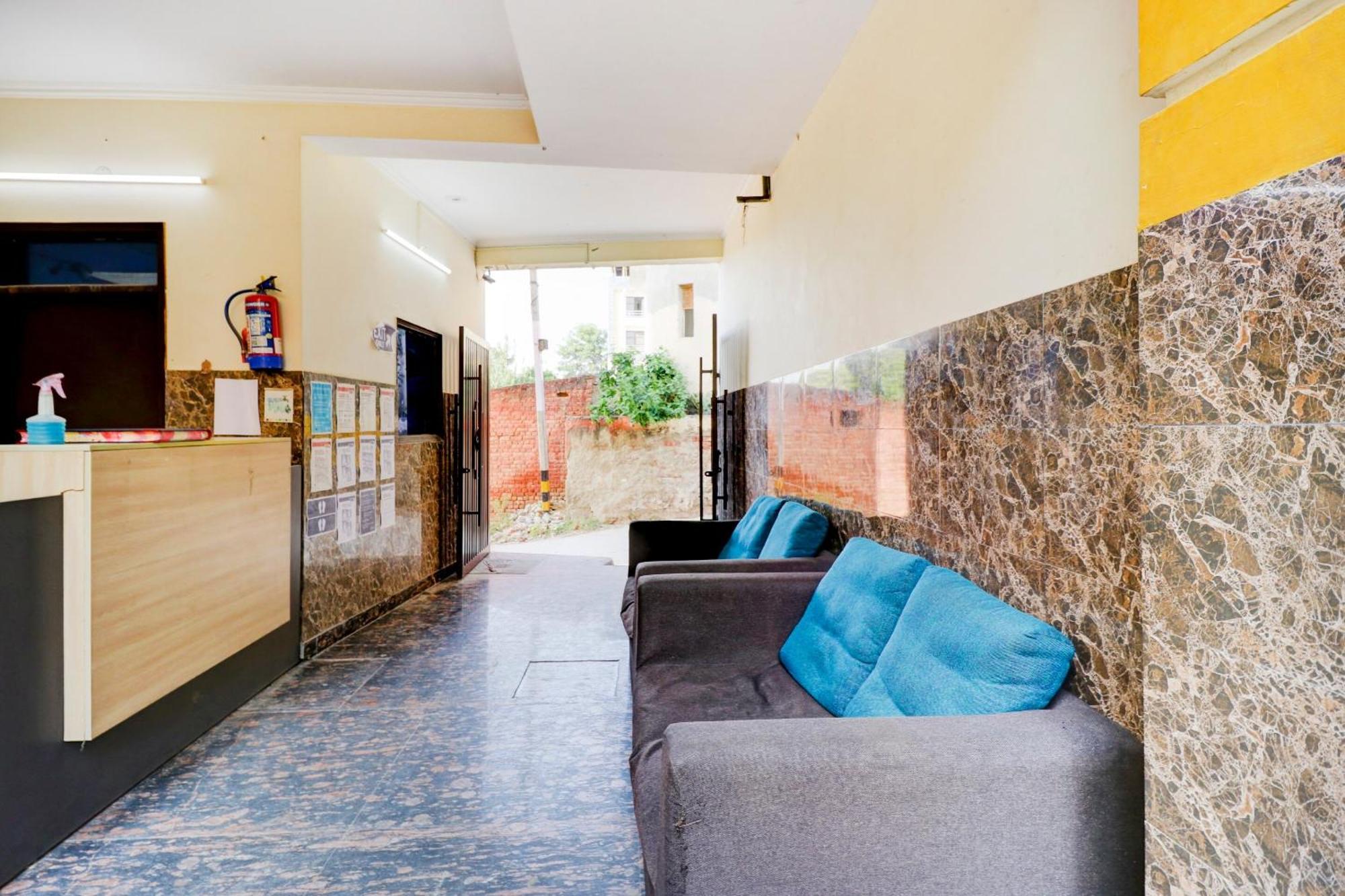 Hotel O Urban Wings Нью-Дели Экстерьер фото