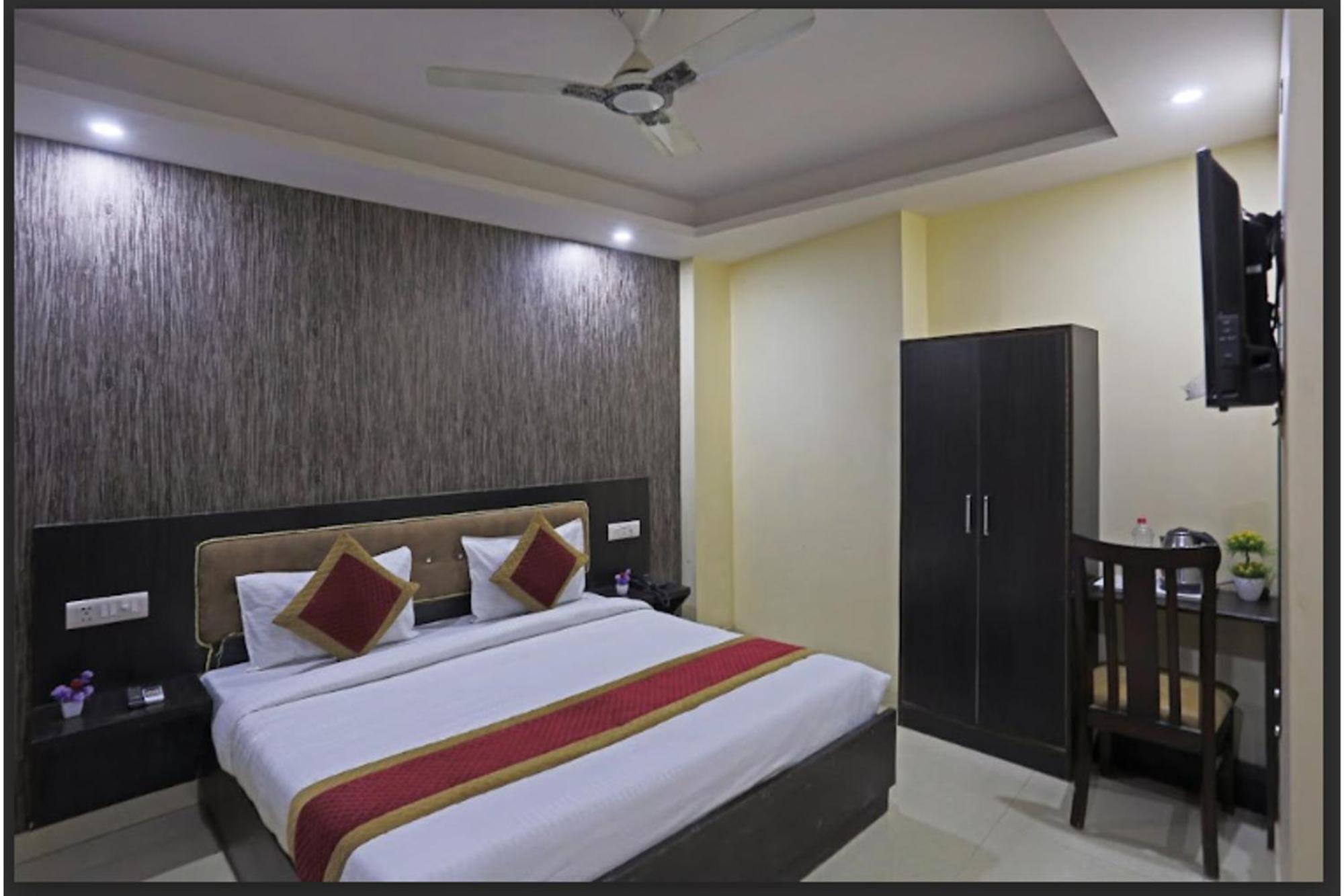 Hotel O Urban Wings Нью-Дели Экстерьер фото
